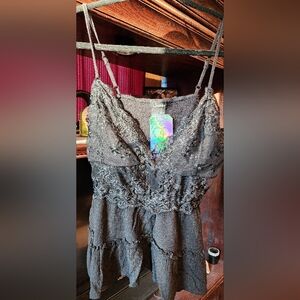 JUSTIFY NWT SUMMER TOP SÌZE LG